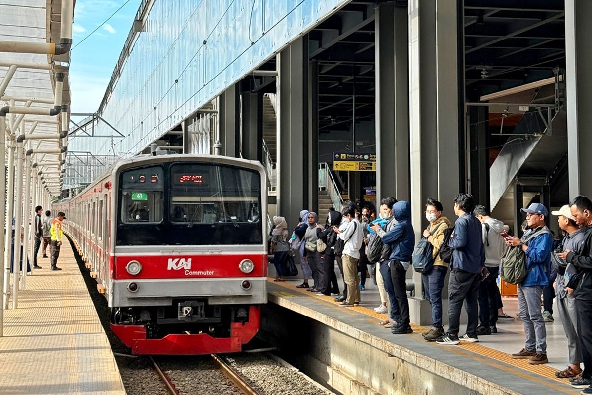 Stasiun Tanah Abang, Stasiun Bogor, Stasiun Sudimara, Stasiun Palmerah, WFH ASN, Penumpang KRL Menurun 27 Persen Saat Hari Pertama WFH ASN