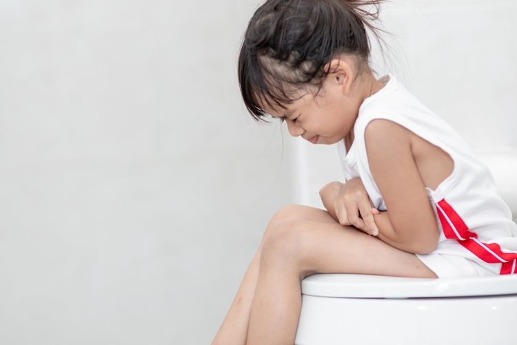 obat diare, obat demam, oximeter, pencegahan anak sakit, pertolongan pertama anak sakit, perlengkapan medis anak, pertolongan pertama anak, obat anak di rumah, 5 Perlengkapan Medis yang Wajib Ada di Rumah Saat Anak Mendadak Sakit, 1. Obat penurun panas, 2. Obat alergi, 3. Obat untuk diare, 4. Alat pengukur saturasi oksigen, 5. Termometer