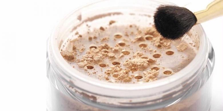 Idul Adha, Idul Adha 2025, idul adha, idul adha 2025, tutorial makeup untuk idul adha, makeup untuk idul adha, cara touch up makeup yang benar, cara touch up makeup, 5 Cara Touch Up Makeup yang Benar agar Segar Saat Idul Adha 2025, 1. Atasi minyak dengan blotting paper dan tisu, 2. Aplikasikan bedak tipis-tipis, 3. Gunakan setting spray untuk "mengunci", 4. Siapkan touch up kit yang ringkas, 5. Pilih bedak yang tepat