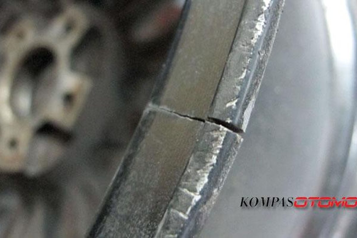 pelek, benturan, Jangan Sepelekan Benturan Kecil, Pelek Bisa Rusak Diam-diam