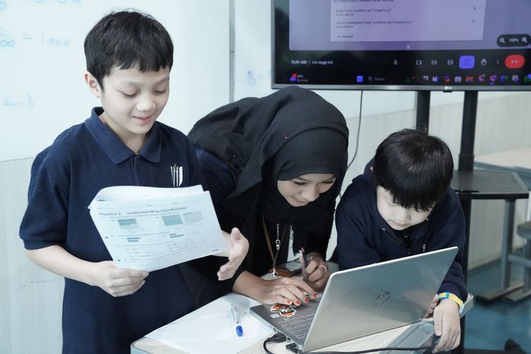 anak cerdas, guru besar UI, ciri anak cerdas, Anak cerdas istimewa, CIBI, Anak Cerdas Istimewa Tak Selalu Juara Kelas, Ini Ciri dan Cara Mengenalinya Menurut Guru Besar UI, Anak CIBI Termasuk Anak Berkebutuhan Khusus, Cara Mengetahui Anak Termasuk CIBI atau Tidak, Tidak Selalu Berprestasi Akademik, Ciri-Ciri Anak CIBI, Pentingnya Dukungan Lingkungan