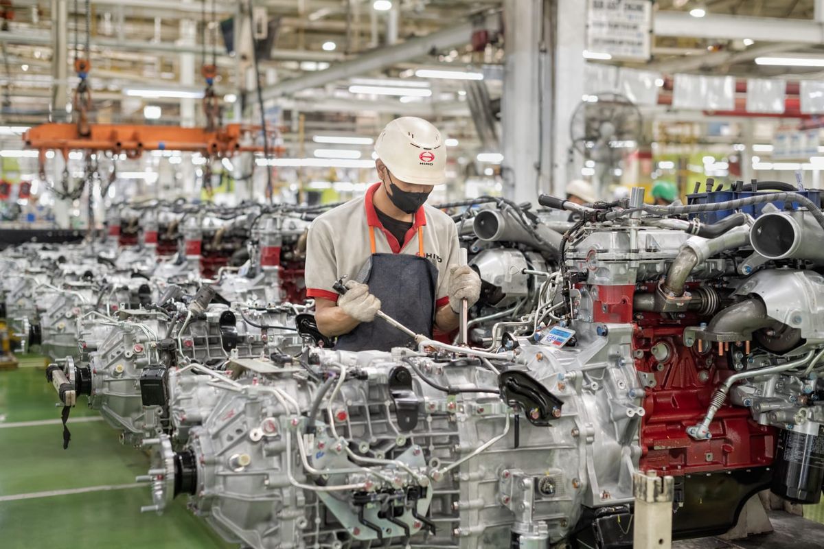 Hino, pabrik Hino, truk impor China, Dihantam Truk Impor China, Hino Komitmen Tidak Ada PHK