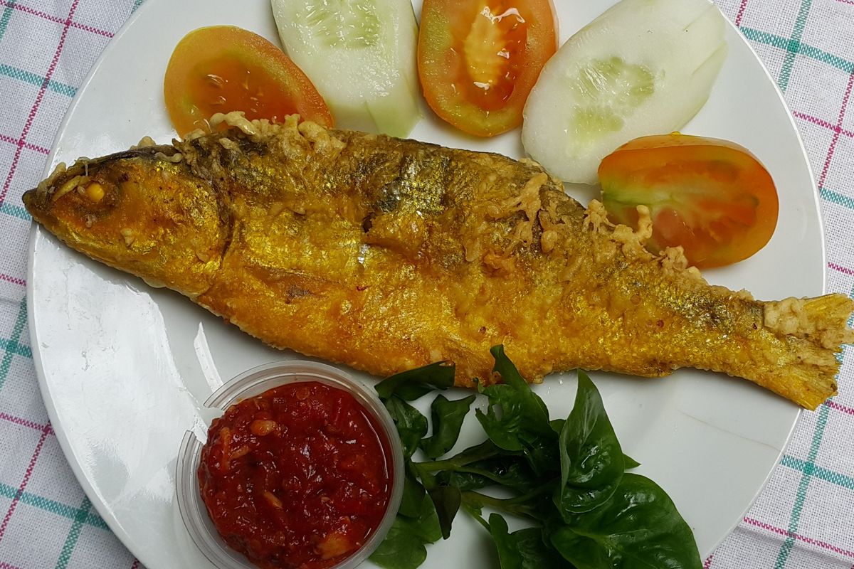 bandeng presto, Rahasia Bandeng Presto Rumahan: Daging Empuk, Tulang Lunak, dan Tidak Hancur, 1. Perhatikan ukuran ikan dan lama memasak, 2. Cara menghitung waktu yang tepat, 3. Tips mencegah gosong dan ikan lengket di wajan, 4. Teknik mengangkat ikan agar tidak hancur