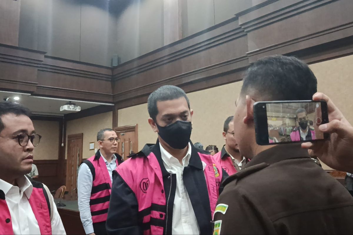 Riza Chalid, Kerry Adrianto, Kerry Adrianto Riza, anak riza chalid, Anak Riza Chalid Tersangka, Anak Riza Chalid Broker Minyak Mentah Pertamina, riza chalid anak, kerry adrianto tersangka, Riza Chalid berstatus DPO, kerry anak riza chalid, Reputasi Riza Chalid Disebut Bikin Anak Dipercaya Akuisisi Tangki BBM Merak