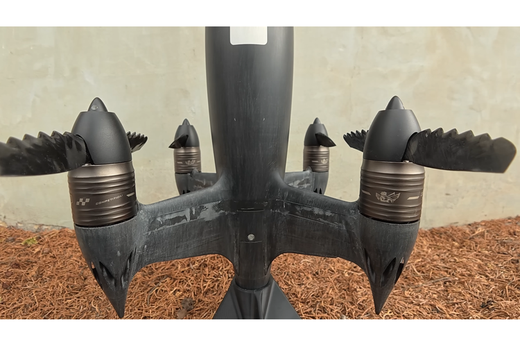 Blackbird, drone, Formula 1, kecepatan puncak, Guinness World Records, Mobil F1, carbon fiber, Drone Blackbird Pecahkan Rekor Dunia, Lebih Kencang dari Mobil F1