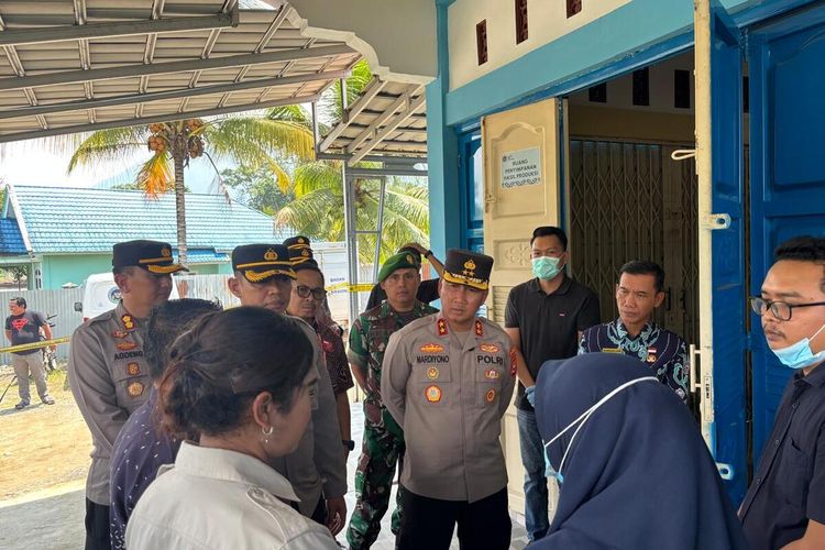Gubernur Bengkulu, Makan Bergizi Gratis, keracunan MBG, polres lebong, keracunan MBG Bengkulu, 456 Anak dan Guru Keracunan MBG di Bengkulu, Dapur Ditutup dan Diinvestigasi BGN serta Polisi, Bagaimana Sebaran Korban Keracunan?, Apa Langkah Investigasi yang Dilakukan Polisi?, Mengapa Dapur MBG Dihentikan Sementara?, Bagaimana Sikap Gubernur Bengkulu?