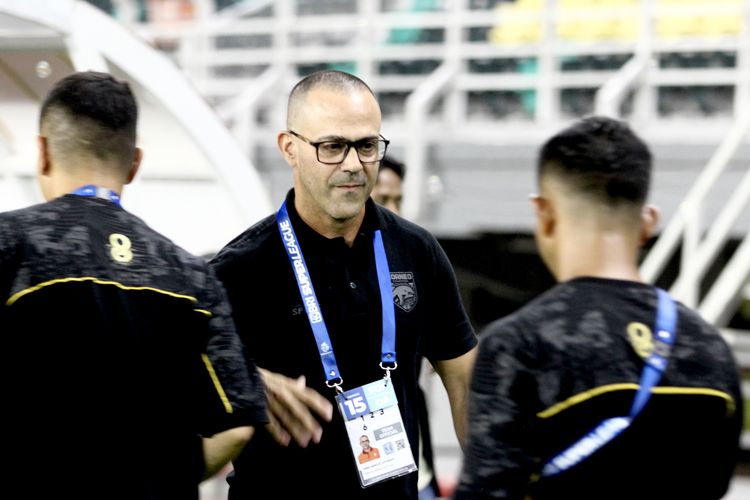 Borneo FC, Persib, Super League 2025-2026, Fabio Lefundes, Persib Bandung, Pelatih Borneo FC Sebut Butuh Kesempurnaan untuk Kalahkan Persib