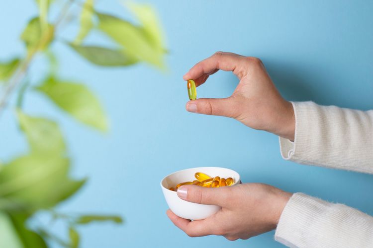vitamin untuk kulit, basic skincare, merawat kulit wajah, skincare usia 40 tahun keatas, tips merawat kulit usia 40 tahun, skincare untuk usia 40 tahun keatas, tips skincare, skincare usia 40 tahun, perawatan kulit usia 40 tahun, vitamin untuk usia 40 tahun keatas, 2 Tips Perawatan Kulit Usia 40 Tahun ke Atas, Perhatikan Basic Skincare