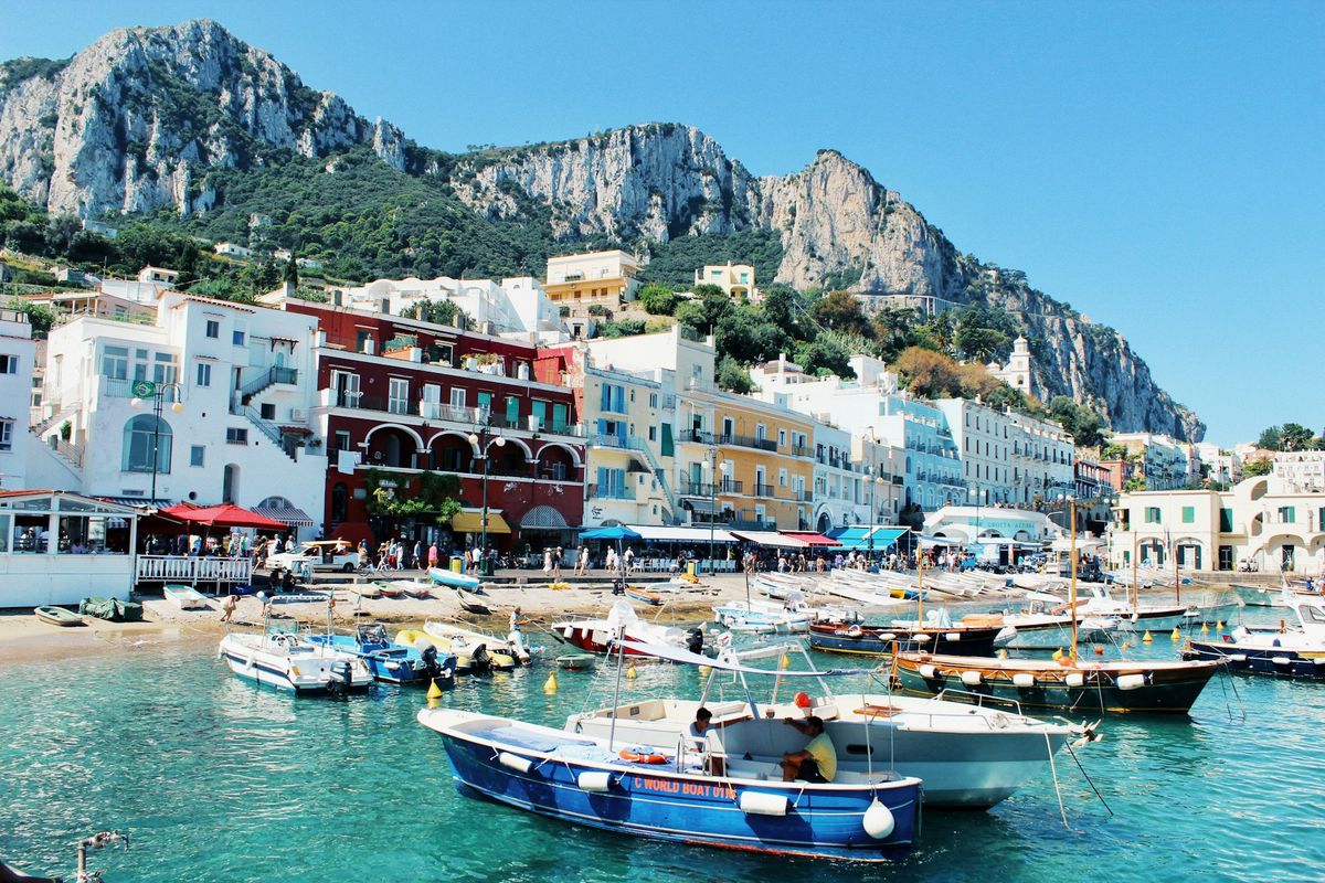 Pulau di Italia Ini Larang Pedagang Cegat Turis di Jalan