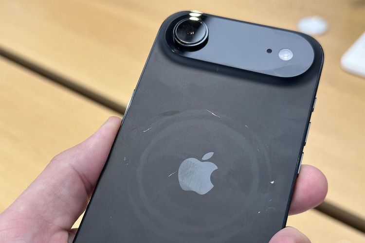 apple, apple store, iPhone 17, iPhone 17 Air, iPhone 17 Pro Max, iPhone 17 Pro, Pembeli iPhone 17 dari Berbagai Negara Keluhkan Masalah yang Sama