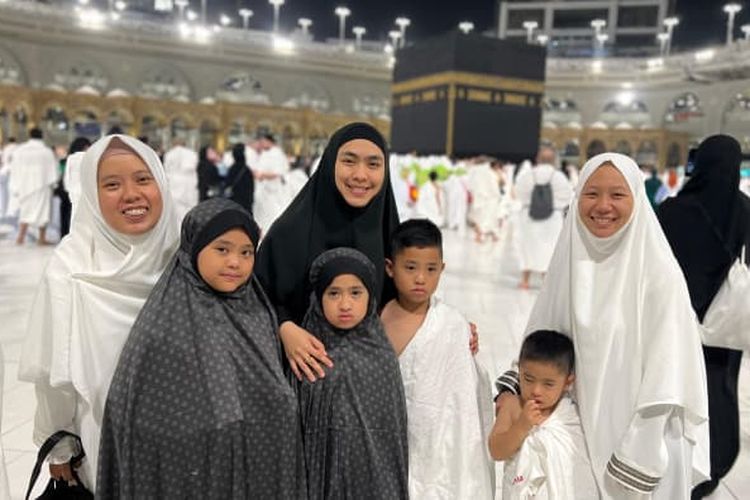 umrah, biro perjalanan, Persada Indonesia, biro perjalanan umrah, haji, Biro perjalanan, Umrah, Haji, Oki Setiana Dewi, Biro Perjalanan, travel umrah, ibadah umrah, biro travel, Travel Haji, Hadirkan Layanan Mewah dan Tepercaya, Ini 3 Travel Umrah Langganan Artis