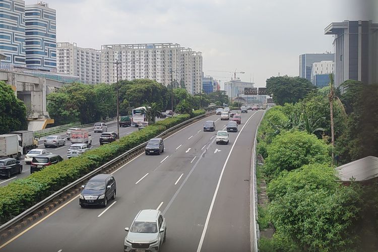 Idul Adha, lalu lintas, Jasa Marga, otomotif, Lalu Lintas, kendaraan bermotor, Tol Dalam Kota, idul adha 2025, Volume Kendaraan di Tol Jabodetabek Naik saat Libur Idul Adha 2025