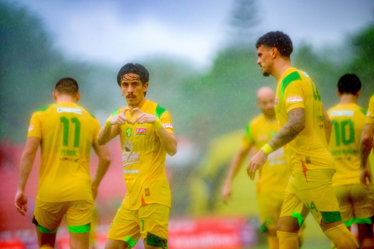 Persebaya, Super League 2025-2026, Bernardo Tavares, Persebaya Ukir Sejarah di Padang, Bernardo Tavares Ingatkan Soal Fokus