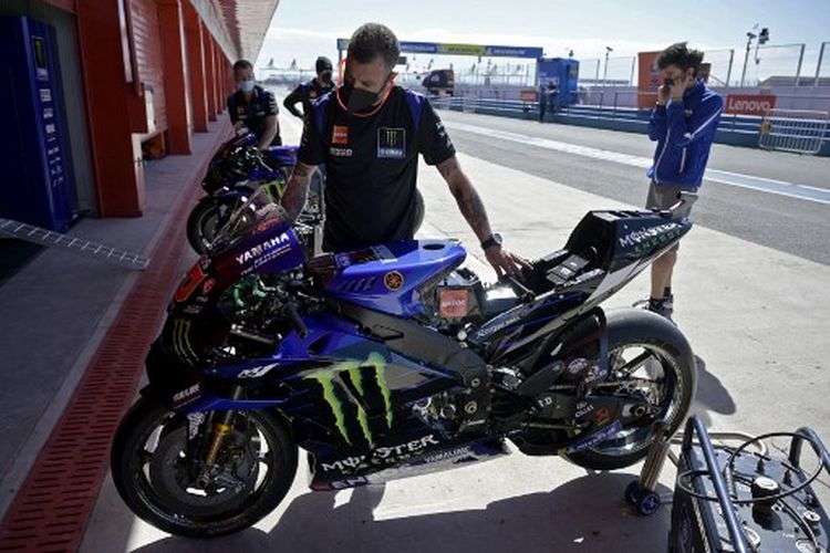 Yamaha, mesin 850 cc, MotoGP, Peralihan Mesin V4 1000 cc Yamaha Menuju 850 cc