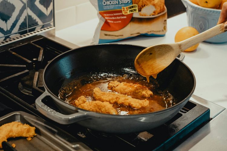 makanan, wajan, memasak, 5 Makanan yang Disarankan untuk Tidak Dimasak di Wajan