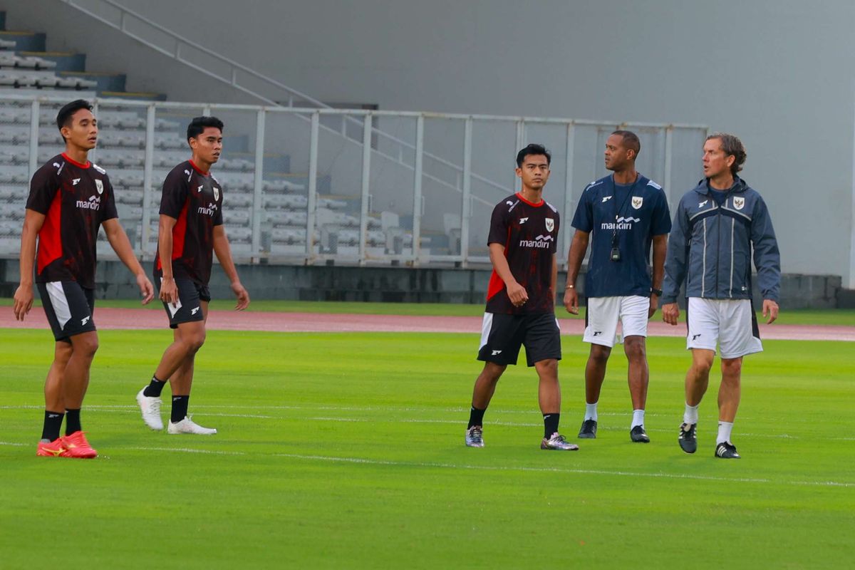 timnas Indonesia, Alex Pastoor, timnas U23 Indonesia, Gerald Vanenburg, ASEAN U23 Championship 2025, Timnas Indonesia, FIFA Matchday, Patrick Kluivert, Timnas U23 Indonesia, timnas U-23, Malaysia, Timnas U23 Indonesia vs Malaysia, Piala AFF U23 2025, timnas u-23, timnas u23 indonesia vs malaysia, Alex Pastoor Pantau Timnas U23 Indonesia, Keputusan di Tangan Kluivert