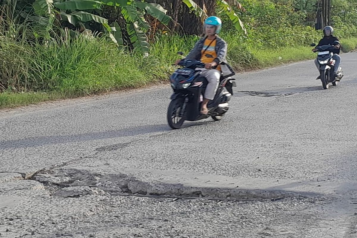suspensi motor, jalan berlubang, Penyebab Suspensi Depan Motor Bunyi saat Lewat Jalan Berlubang
