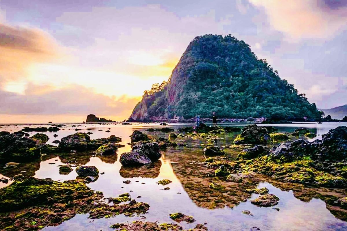 Pantai Pulau Merah, Banyuwangi, Libur Akhir Tahun di Banyuwangi, Mampir ke Pantai Pulau Merah