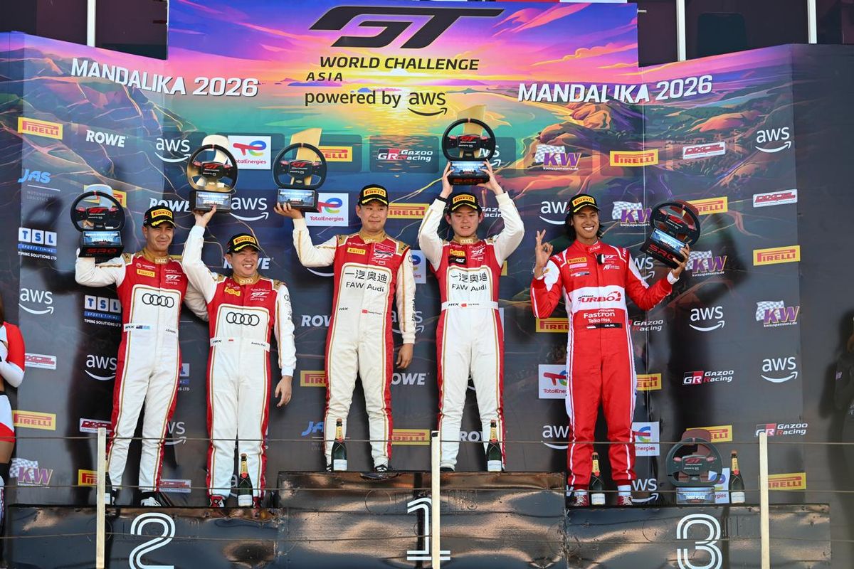 Sean Gelael, GTWCA, Sean Gelael Naik Podium Ketiga Race 1 GTWCA di Sirkuit Mandalika