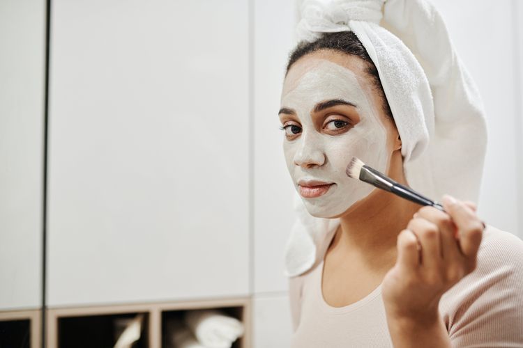 Perbedaan Clay Mask dan Mud Mask, Pilih Sesuai Jenis Kulit