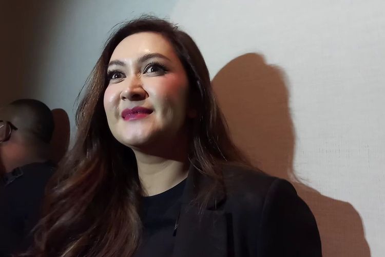 gaji DPR, Nafa Urbach tunjangan rumah, Tunjangan DPR Rp 50 juta, Nafa Urbach tutup komentar, Puan Maharani tunjangan DPR, Polemik tunjangan DPR, nafa urbach partai nasdem, Warganet kritik DPR, Komentari Tunjangan Rumah Anggota DPR: Nafa Urbach Diserbu Warganet, Nafa Urbach kometari tunjangan rumah DPR Rp 50 juta, Warganet serbu medsos Nafa Urbach, Puan Maharani: Tunjuangan rumah Rp 50 juta sesuai kajian, Profil singkat Nafa Urbach, Polemik tunjangan rumah DPR