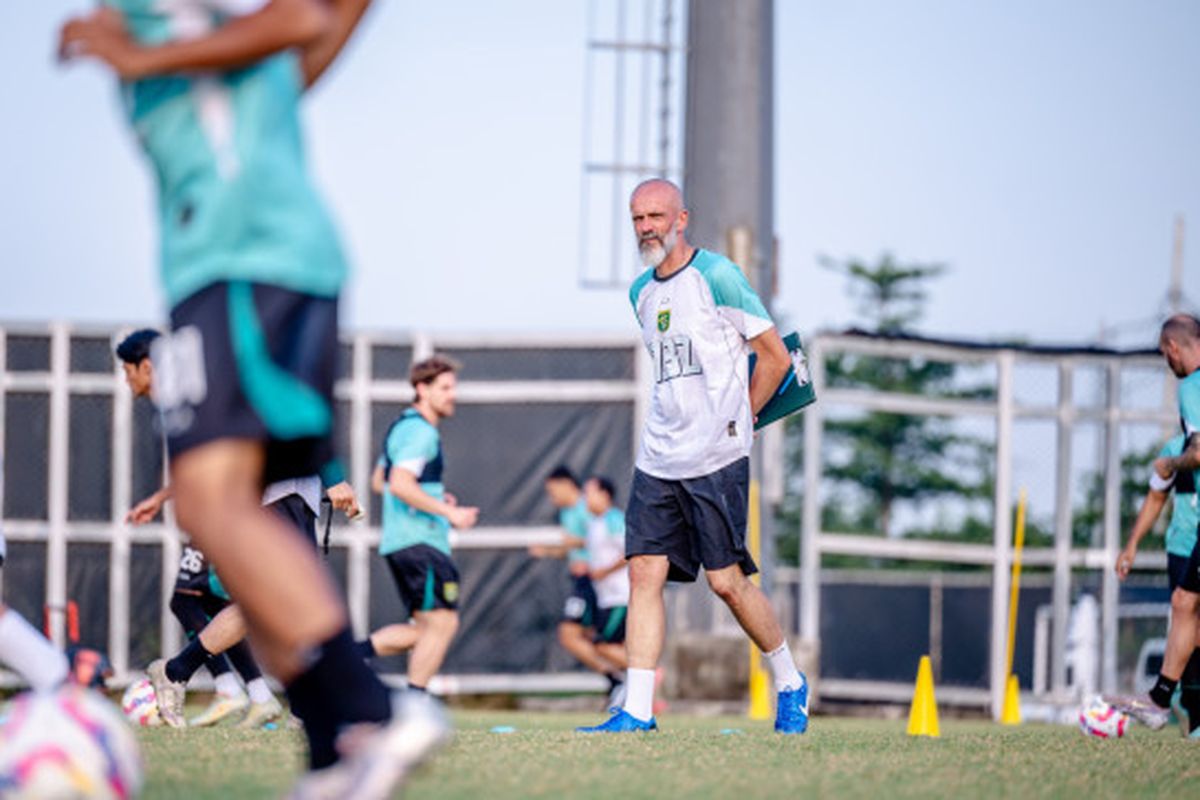 Persebaya Surabaya, Eduardo Perez, Liga 1, Persebaya, Bonek, eduardo perez, Liga 1 2025-2026, Eduardo Perez Buka Petualangan di Persebaya, Siap Kerja 24 Jam Sehari