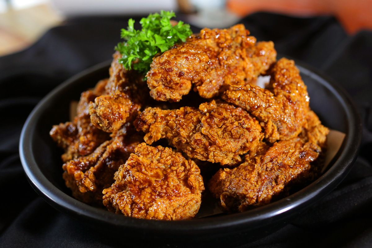 promo makanan hut ri, promo minuman hut ri, diskon kuliner agustus, kuliner murah kemerdekaan, promo kemerdekaan 17 agustus, 15 Promo Makanan dan Minuman Populer HUT RI 2025, Serba Rp 17.000, 1. Panties Pizza, 2. Haraku Ramen, 3. Fore Coffee, 4. Cha Time, 5. Ilburro Bakery, 6. Dum Dum, 7. Baso A Fung, 8. Hisana Fried Chicken, 9. Djournal Coffee, 10. Grillman, 11. Lawson, 12. Roti’O, 13. Wingstop, 14. Marugame Udon, 15. Chopstix