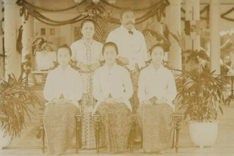 Kartini, Menggugat Kolonialisme, 42 Kutipan Tajam Surat Kartini yang Jarang Diketahui Publik