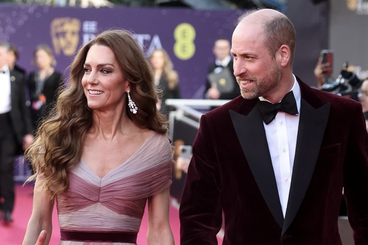 Gaya Kate Middleton dan Prince William di BAFTA 2026, Setelah 3 Tahun Absen, Memakai kembali gaun Gucci blush, Pakai anting bersejarah Greville Chandelier, Detail rambut dan aksesori yang dikenakan Kate, Prince William tampil maskulin dalam setelan jas Armani