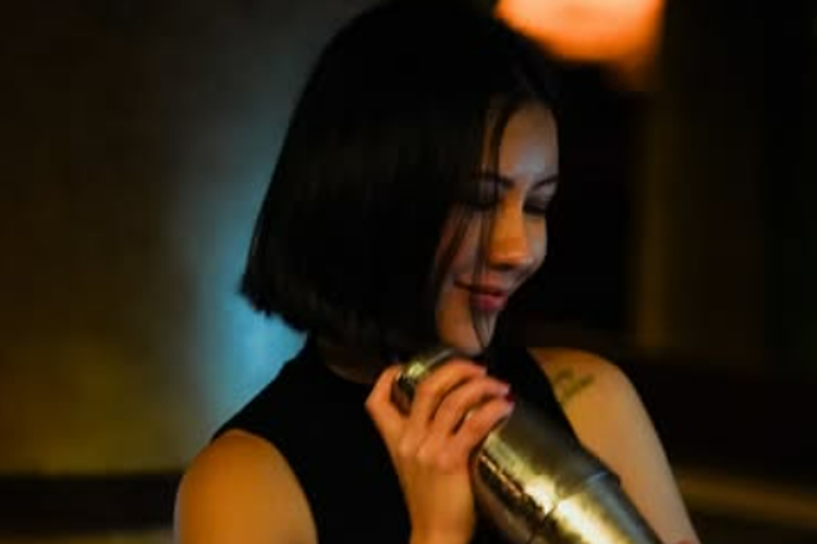 Keluarga Cendana, Tommy Soeharto, Cucu soeharto, Darma Mangkuluhur, dj patricia, Fakta Menarik DJ Patricia, Calon Mantu Keluarga Cendana yang Punya Usaha Bakmi Legendaris, Awal Karier Didukung DJ Riri, Proyek Musik Suarapelago, Usaha Bakmi Legendaris, Lamaran Romantis di Afrika Selatan