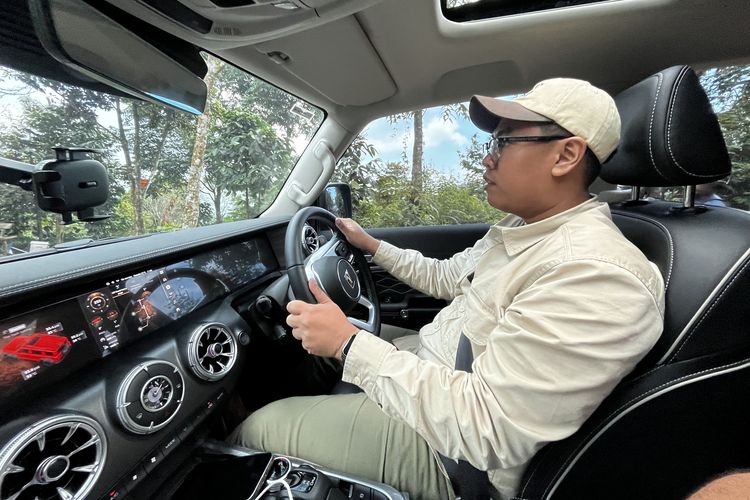 persiapan off-road, kesiapan pengemudi, posisi duduk yang tepat, kenali fitur kendaraan, Persiapan Wajib Sebelum Off-road, Jangan Main Gas ke Alam Liar, Kunci Utama, Posisi Duduk , Posisi Ibu Jari, Kenali Fitur Kendaraan