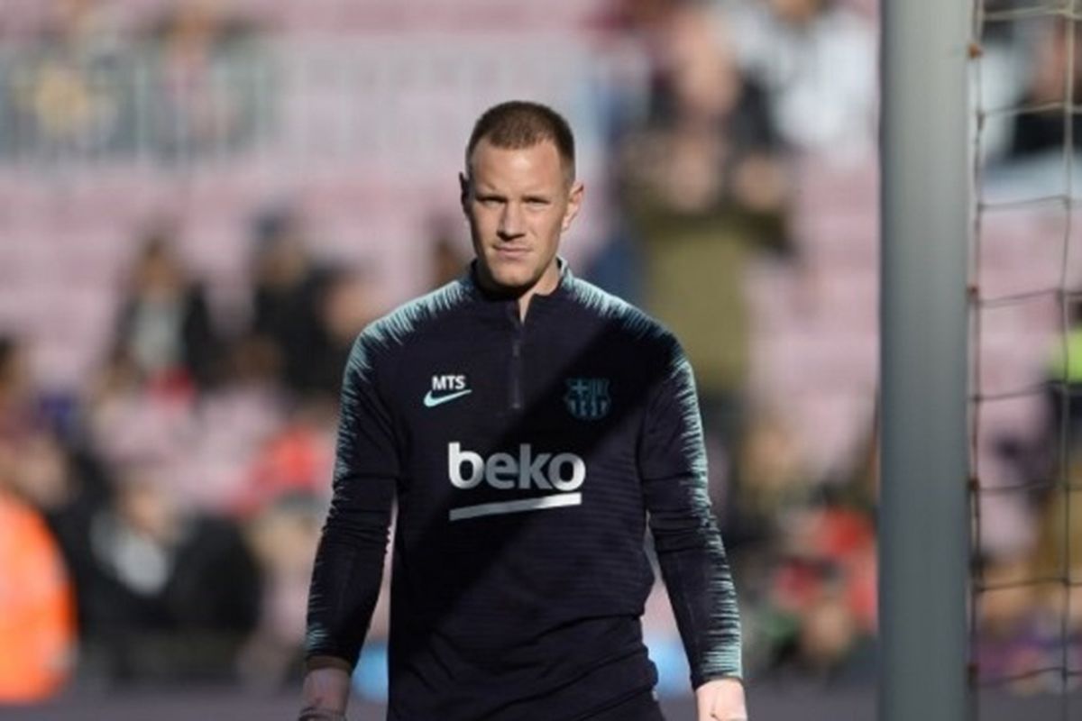 Ajax Amsterdam, Maarten Paes, Barcelona, Girona, Marc Andre ter Stegen, Inaki Pena, Posisi Maarten Paes Terancam, Ajax Amsterdam Bidik Kiper Barcelona