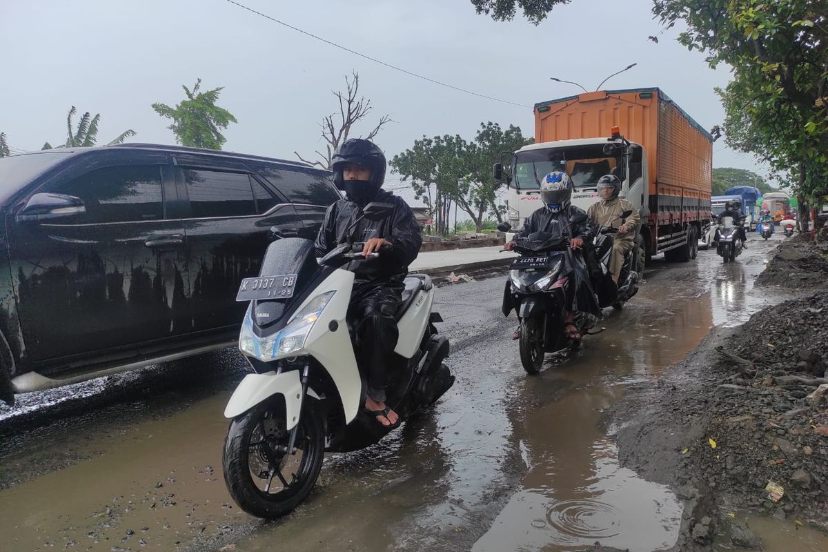 motor, hujan, kampas rem, Air, Lumpur, dan Genangan: Ancaman Terhadap Rem Motor