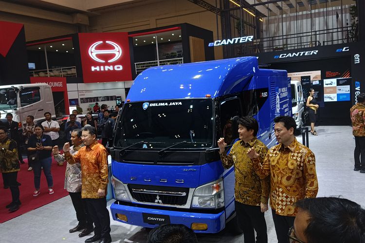 Mitsubishi Fuso, GIIAS 2025, EV Mobile Charger, truk listrik, Mitsubishi fuso, Truk listrik, Inovasi Truk EV Mobile Charger Mitsubishi Fuso