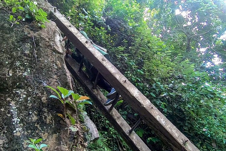 Air Terjun, Air Terjun Kapas Biru, Lumajang, Panduan Lengkap Wisata Air Terjun Kapas Biru Lumajang, Rute, Tiket, dan Tips