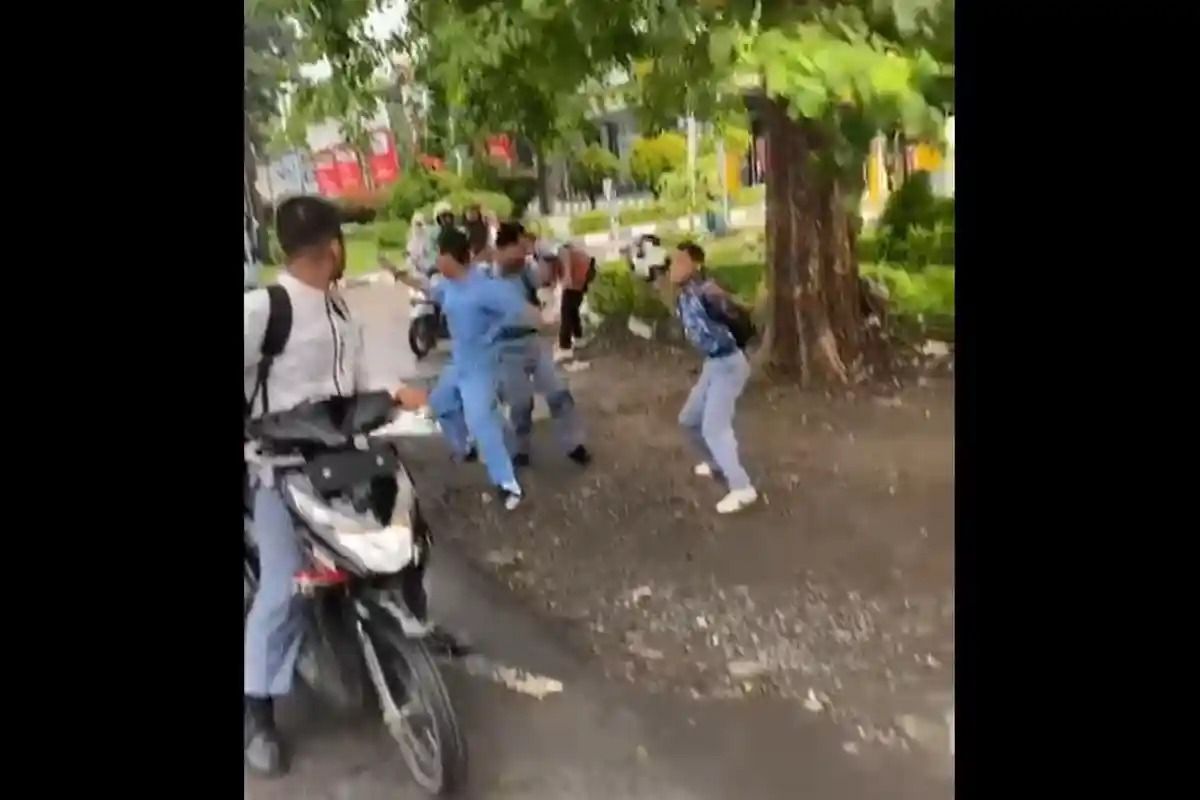 Polres Cirebon Kota, tawuran siswa, penyerangan pelajar, penyerangan siswa, tawuran siswa smk, Kronologi Siswa SMK di Cirebon Tiba-tiba Diserang Saat Berangkat Sekolah, Korban Langsung Pingsan