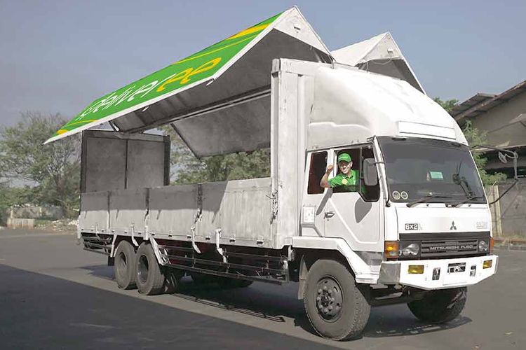 truk kargo, bongkar muat, Pamor Wing Box Truk Melonjak: Efisiensi Bongkar Muat Logistik