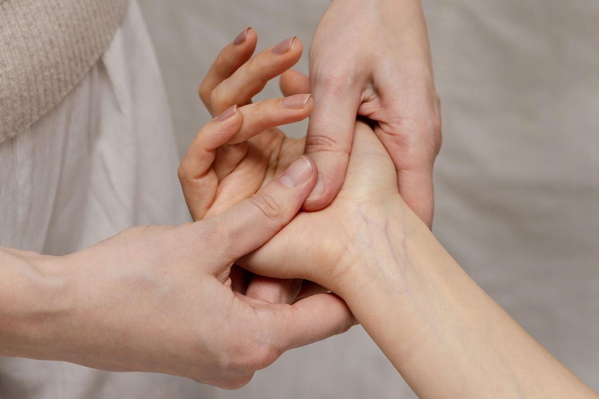Jin Shin Jyutsu, kesehatan mental, mental health, pemulihan diri, jin shin jyutsu, teknik self healing, apa itu jin shin jyutsu, sejarah jin shin jyutsu, teknik self healing dari jepang, Mengenal Jin Shin Jyutsu, Teknik Self-healing Kuno dari Jepang, Apa itu Jin Shin Jyutsu?, Sejarah Jin Shin Jyutsu, Jalur-jalur energi di dalam tubuh, Bagaimana Jin Shin Jyutsu bekerja?