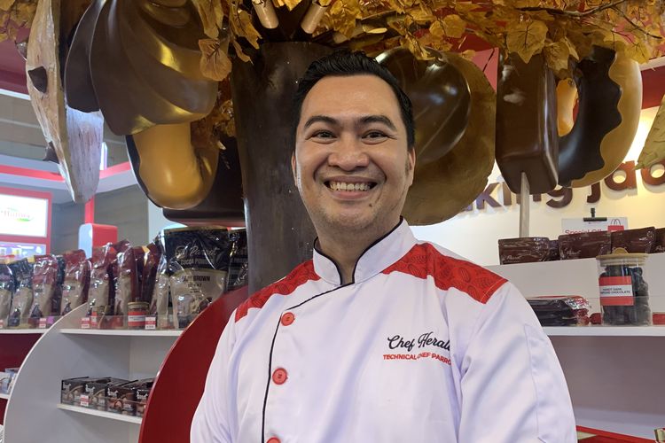 cara melelehkan cokelat, cara melelehkan coklat batangan, apa itu teknik au bain marie, cara melelehkan cokelat pakai teknik double boiler, kunci melelehkan cokelat agar mengilap, 3 Cara Mencairkan Cokelat agar Mengilap Ala Chef, Ini Kuncinya
