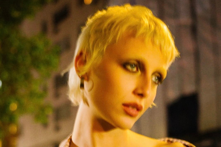 Potongan rambut, 5 Tren Potongan Rambut Tahun Ini dengan Gaya Natural dan Chic, 1. Bixie, 2. Bob yang lembut dan natural, 3. Italian bob, 4. Curtain cut, 5. Pixie shag
