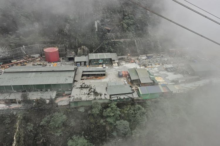 tragedi Freeport Grasberg, 2 jenazah pekerja Freeport ditemukan, pekerja Freeport hilang, longsor tambang Freeport Papua, update kondisi tambang Freeport, evakuasi pekerja Freeport, korban Freeport 2025, pencarian pekerja Freeport Grasberg, Update Tragedi Freeport: 2 Jenazah Pekerja Tambang Ditemukan, 5 Masih Hilang di Grasberg, 2 jenazah pekerja Freeport ditemukan tertimbun material basah, 5 pekerja Freeport masih hilang di bawah tanah, Tantangan berat tim penyelamat di lokasi tambang, Tragedi tambang Freeport masih berlanjut