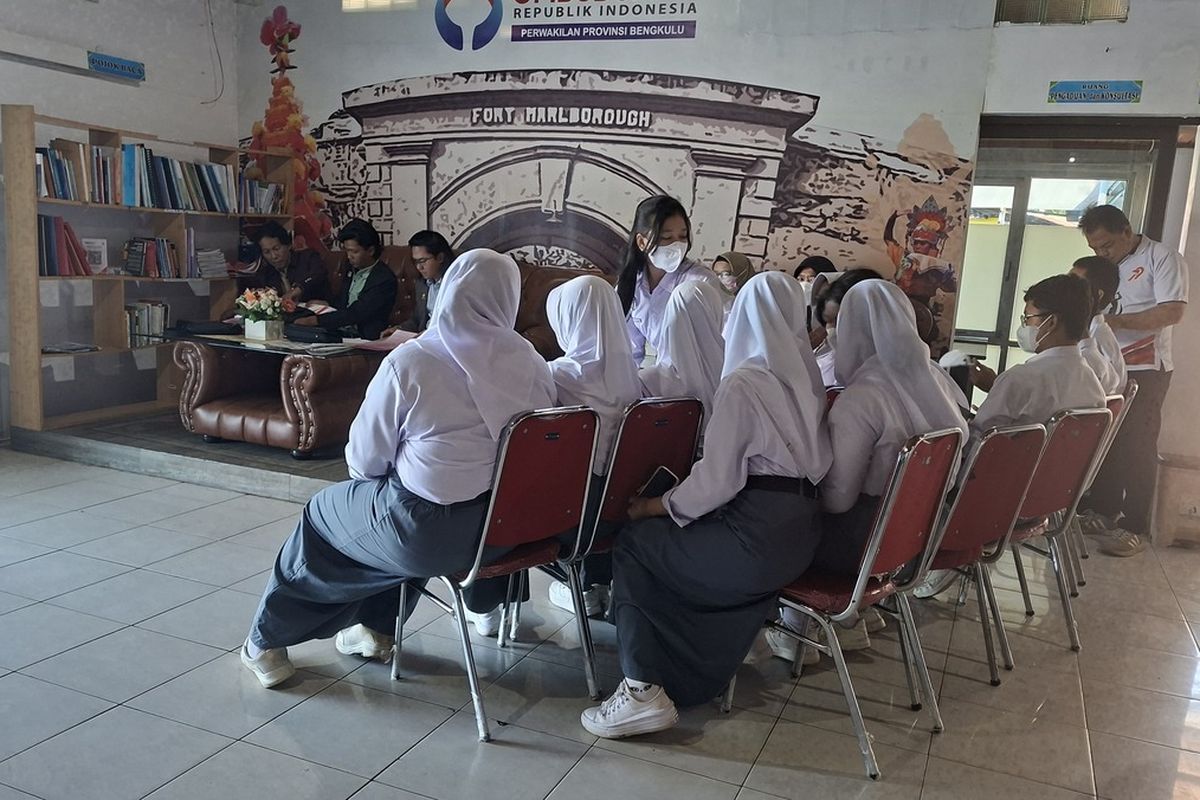 Ombudsman, Bengkulu, Gubernur Bengkulu, SMAN 5 Bengkulu, siswa SMAN 5 bengkulu di DO, siswa SMAN 5 bengkulu dikeluarkan, siswa sman 5 bengkulu, SMAN 5 Bengkulu keluarkan siswa, siswa sman 5 bengkulu diberhentikan, Dikeluarkan Tanpa Alasan, Siswa SMAN 5 Bengkulu Mengadu ke Ombudsman dan Kemenkumham, Siswa Mengaku Dipermalukan di Sekolah, Dampak Psikologis pada Siswa, Tanggapan Kuasa Hukum SMAN 5, Tanggapan Gubernur Bengkulu