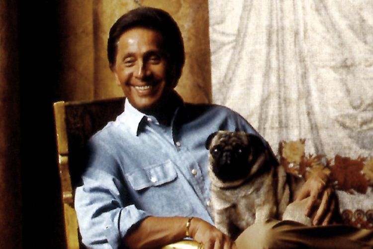 Valentino Garavani, Valentino Garavani Meninggal Dunia, Simak Perjalanan Kariernya, Sosok “The Last Emperor” di dunia mode, Mendirikan rumah mode Valentino dan awal kejayaannya, Busana ikonik untuk para ikon dunia, Merah Valentino dan definisi kemewahan, Upacara pemakanan Valentino Garavani