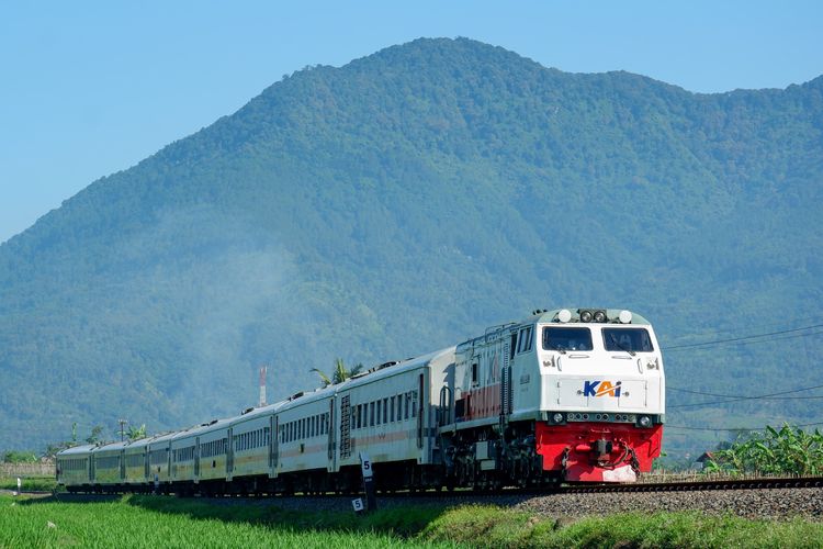 Diskon Kereta Api, diskon kereta akhir tahun, diskon kereta nataru, diskon kereta nataru 2025, 66 Kereta Dapat Diskon untuk Libur Akhir Tahun, Apa Saja?, KAI beri diskon 30 persen untuk 182 kereta ekonomi komersial, Tiket diskon sudah bisa dibeli, penjualan tembus 533.411, 66 kereta ekonomi komersial yang dapat diskon 30 persen, Buruan pesan sebelum kuota habis