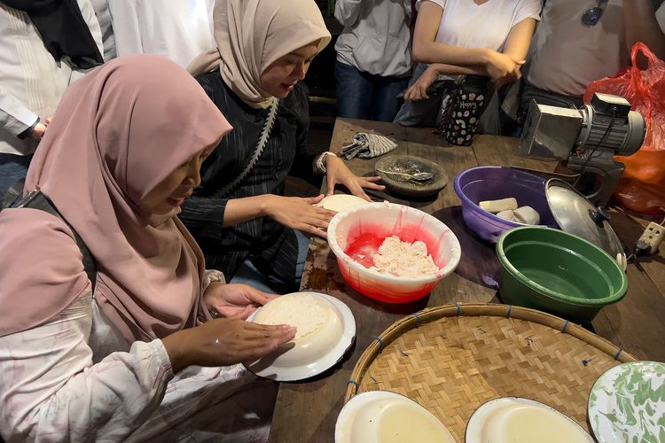Wonogiri juga Punya Dusun di Lembah Kering Bengawan Solo Purba, 1. Menikmati kuliner khas desa, 2. Minum jamu kunyit, 3. Bikin kerupuk romeo, 4. Live in, 5. Gowes, 6. Naik jip wisata