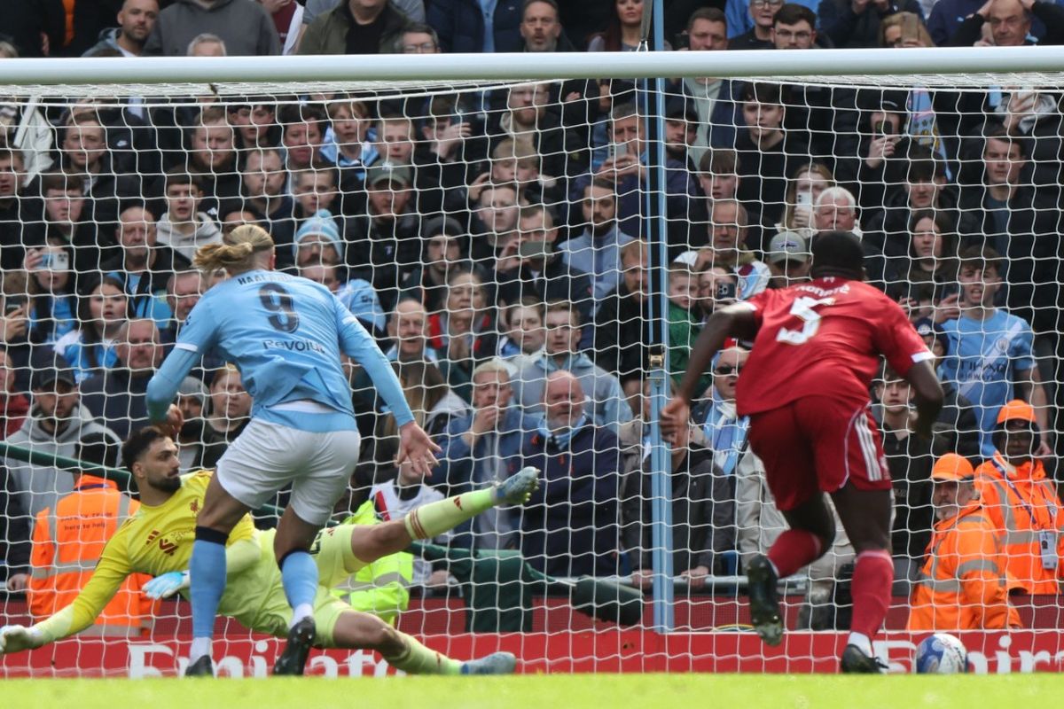 Piala FA, Man City, Liverpool, Man City vs Liverpool, Florian Wirtz, Mohamed Salah, Antoine Semenyo, Erling Haaland, HT Skor Man City Vs Liverpool 2-0, Erling Haaland Cetak Dwi Gol