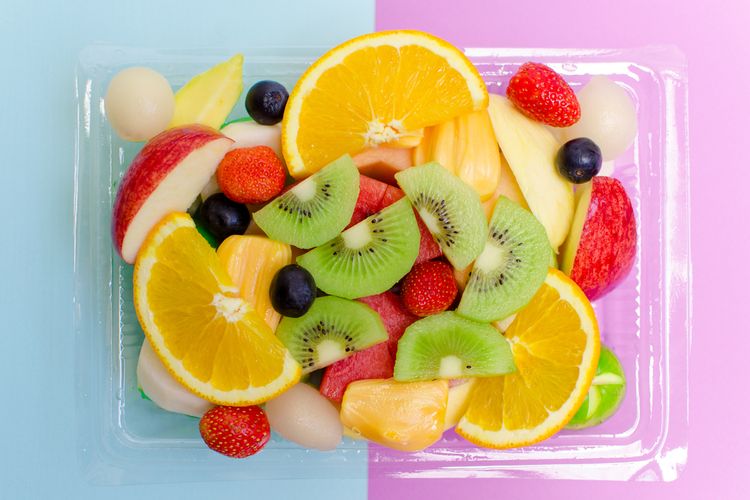 tips memasak, kesalahan dalam memasak, kesalahan memasak, 5 Kesalahan Memasak Sehari-hari yang Turunkan Kualitas Makanan, 1. Selalu mengupas kulit buah dan sayur, 2. Terlalu lama merebus sayuran, 3. Menghindari lemak sama sekali, 4. Memasak hingga gosong, 5. Memotong buah dan sayur terlalu awal