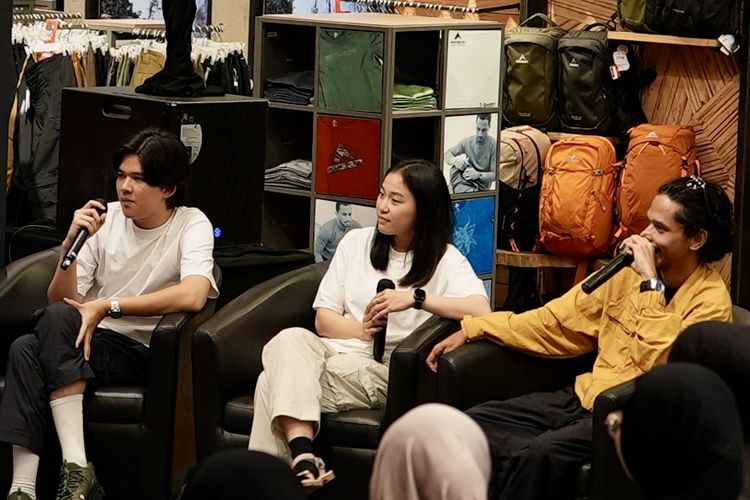 Niky Putra, Arvino, persiapan fisik sebelum hiking, Panduan Hiking untuk Pemula, Niky Putra dan Arvino Berbagi Tips Siapkan Fisik dan Mental, Pentingnya persiapan fisik sebelum hiking, Persiapan mental bagi pemula, Memilih pakaian yang tepat dan nyaman, Sepatu yang ringan dan mendukung mobilitas