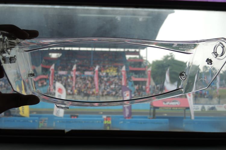 helm, Cara Merawat Kaca Helm agar Tidak Mudah Berembun Saat Hujan