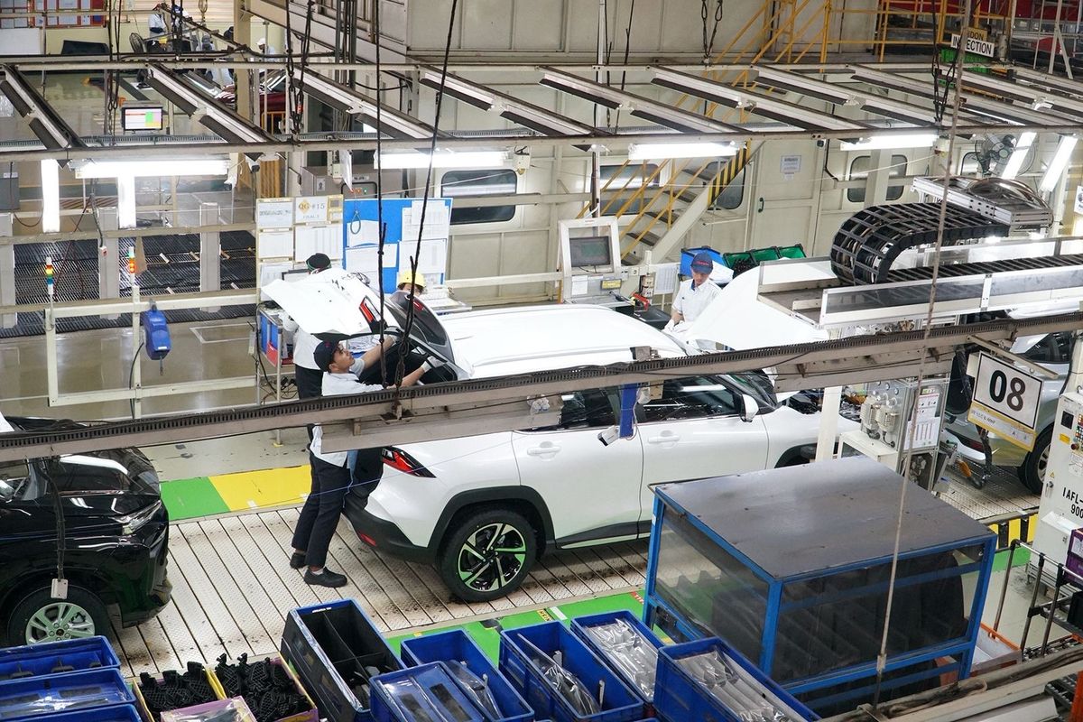 Faisol Riza, ekspor kendaraan, industri manufaktur, ekonomi global, Ekspor Otomotif Indonesia Meningkat di Tengah Ketidakpastian Ekonomi